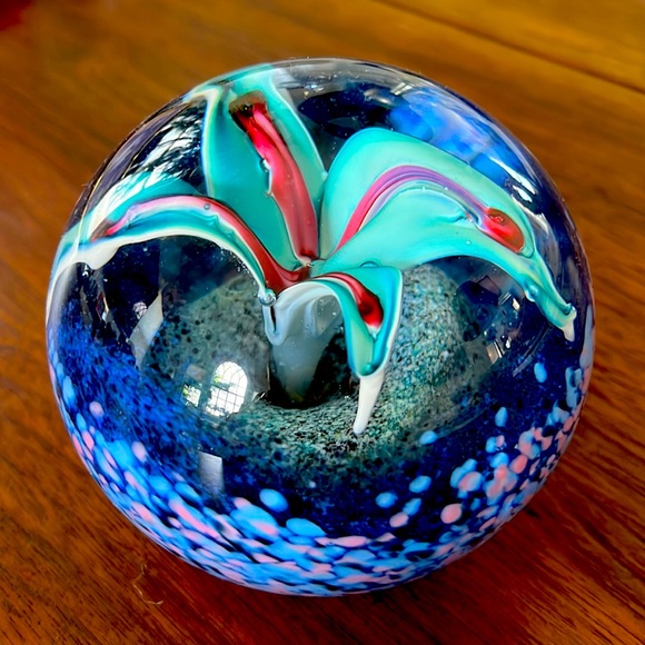 Art Glass paperweight signed - Picture 1 of 3